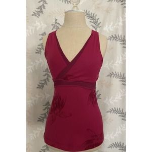 RARE Lululemon Women's Crossover V-Neck Top Bra Magenta 4 Racerback Flower Print